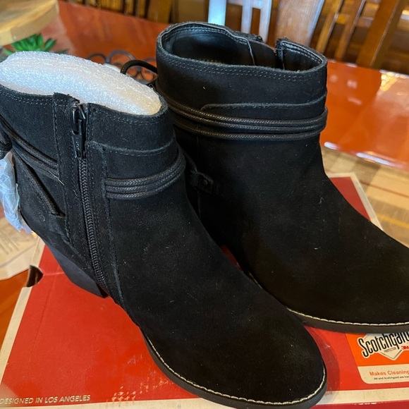 Skechers Shoes - Skechers Black Suede Ankle Boots